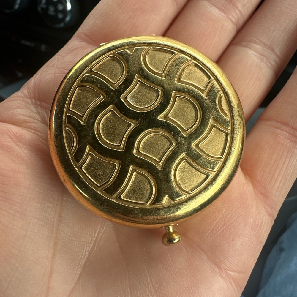 Estée Lauder – Lucidity Translucent Pressed Powder Compact